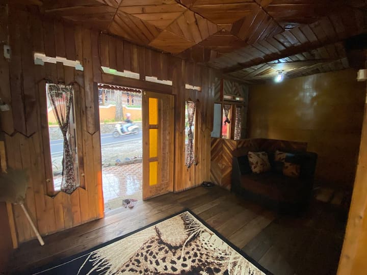 Rumah Kayu Aqila Kawah Putih - Ciwidey