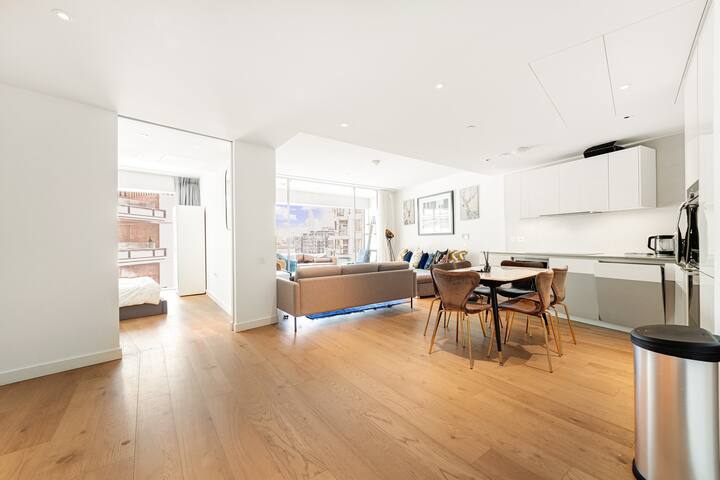 Spacious 3-bedroom with stunning Battersea views gallery image 2