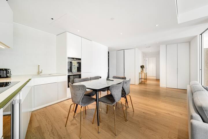 Spacious 3-bedroom with stunning Battersea views gallery image 3