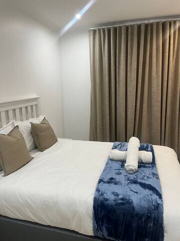 Summer grove, Beautiful 3 beds house Parklands gallery image 2