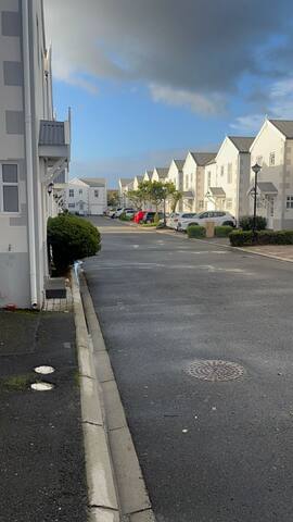 Summer grove, Beautiful 3 beds house Parklands gallery image 4