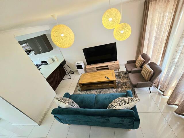 Summer grove, Beautiful 3 beds house Parklands gallery image 5