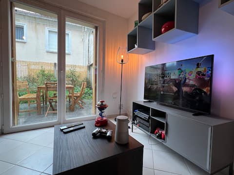 House, garden, private parking