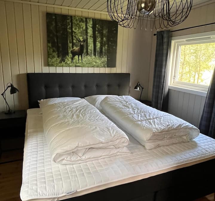 En utrolig behagelig dobbeltseng i annekset 