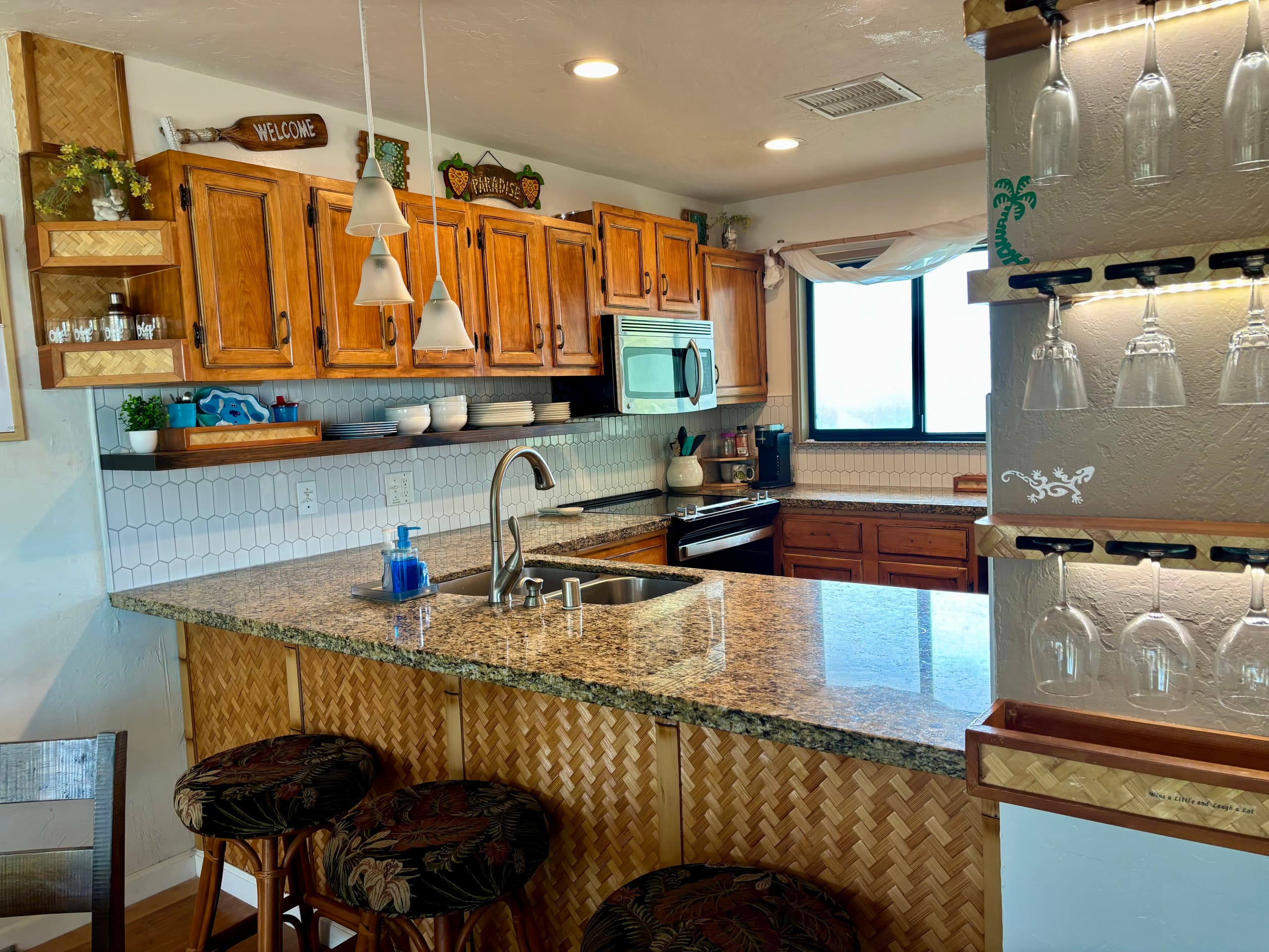 Condo in Kailua-Kona · ★4.88 · 2 bedrooms · 3 beds · 2 private baths - Image 2