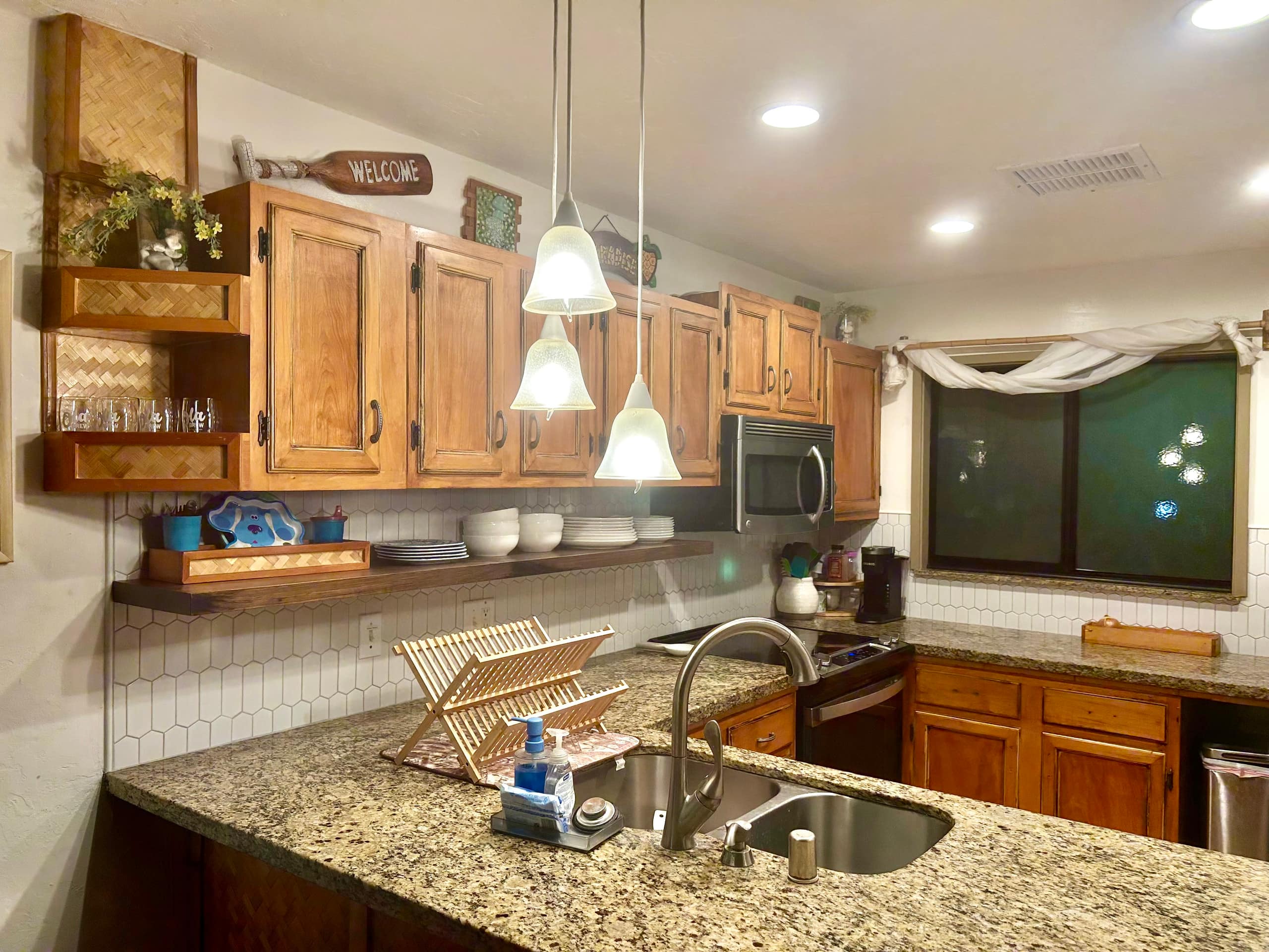 Condo in Kailua-Kona · ★4.88 · 2 bedrooms · 3 beds · 2 private baths - Image 5
