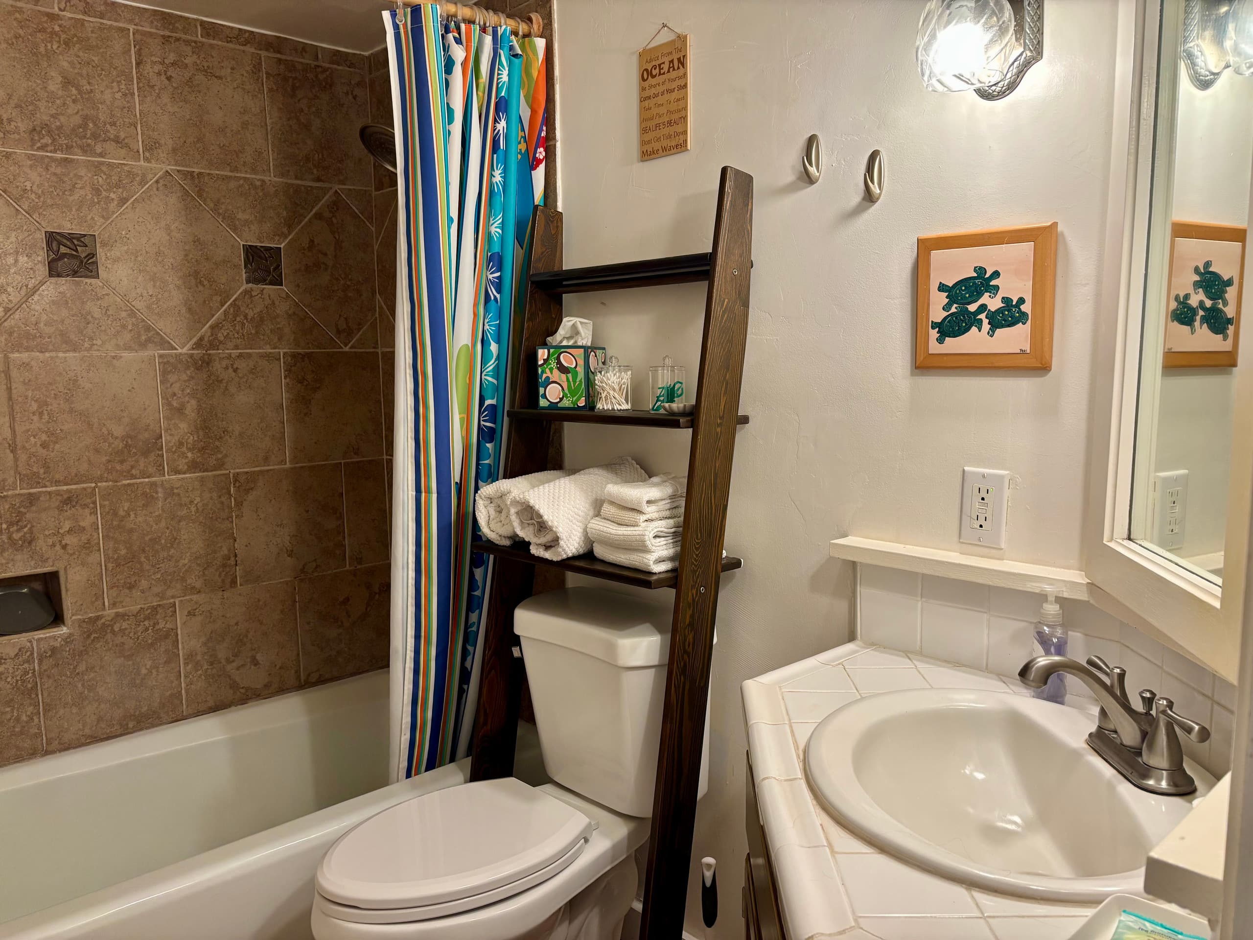 Condo in Kailua-Kona · ★4.88 · 2 bedrooms · 3 beds · 2 private baths - Image 7