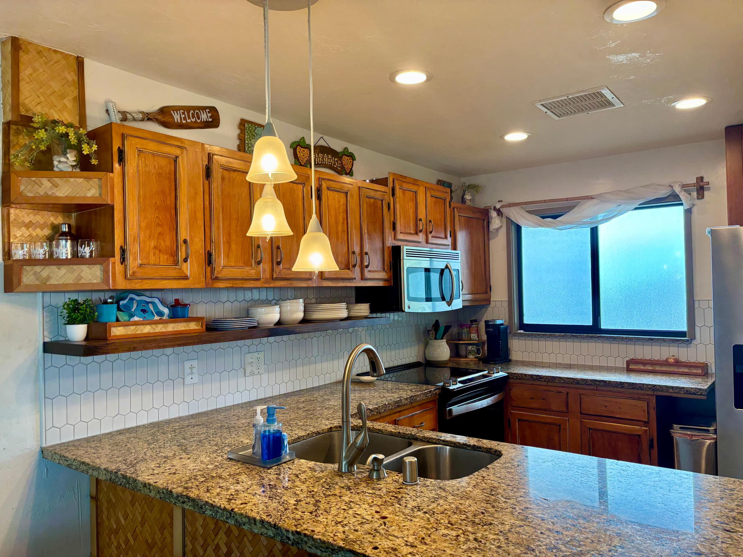 Condo in Kailua-Kona · ★4.88 · 2 bedrooms · 3 beds · 2 private baths - Image 3