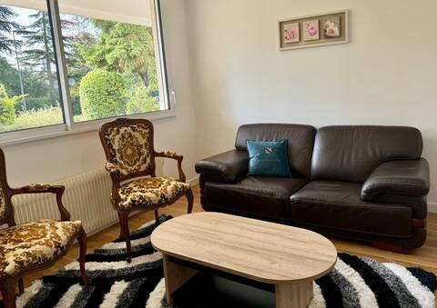 Charming , 2 bedrooms and spacious