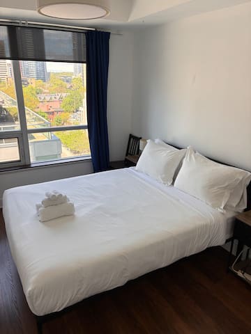 Toronto Center, No-fuss home away from home