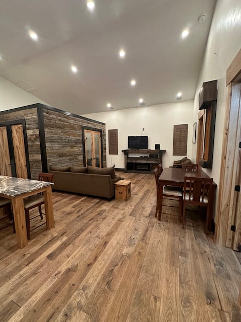 Top performing Airbnb: Draper Utah 2nd Floor apartment in Draper