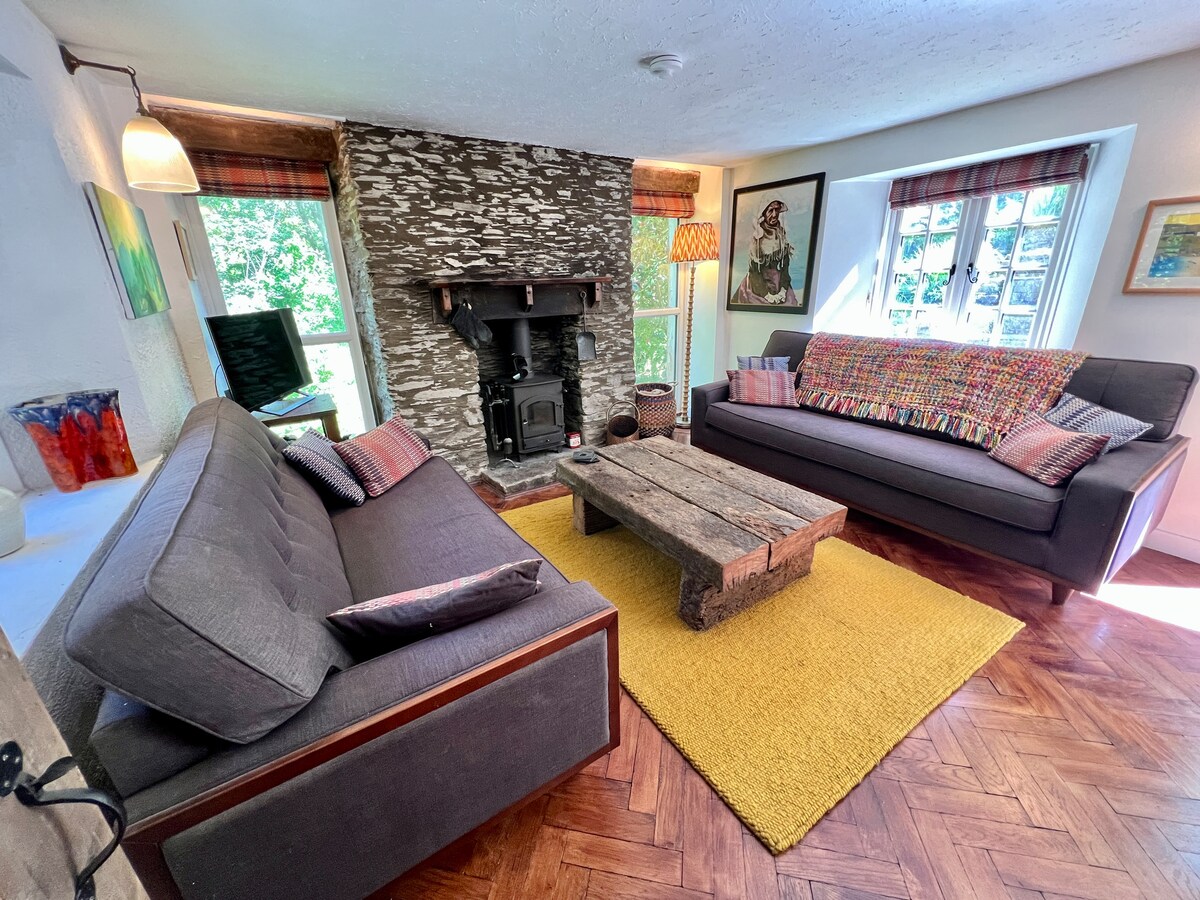 Top Airbnb: Woodland cottage near the sea at beautiful Lee Bay in Mortehoe