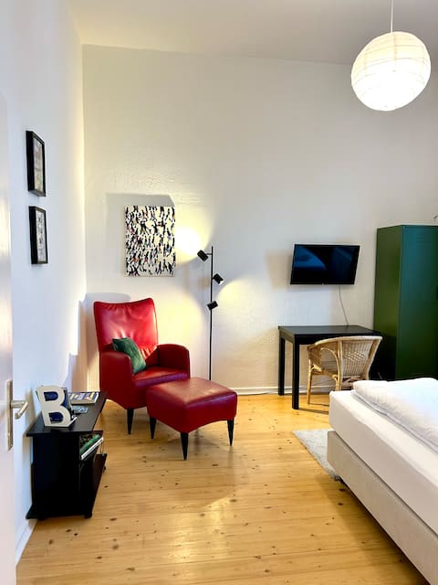 Studio | near Jägermeister | Box spring bed