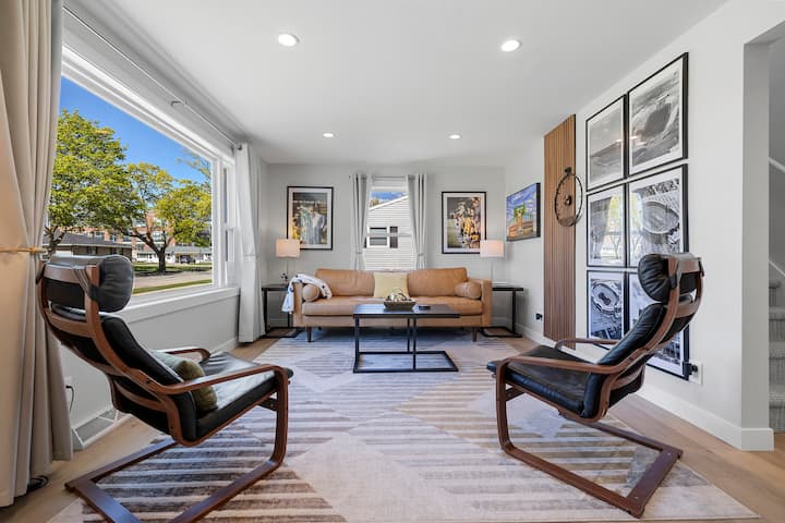 Lambeau View | Pool | Rooftop | Entertainment Room - Green Bay, WI