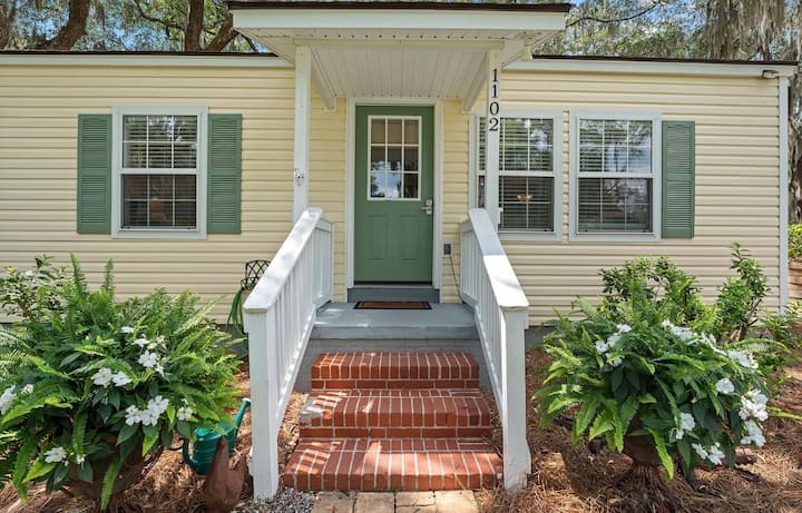 Cozy Pigeon Point Cottage - Beaufort