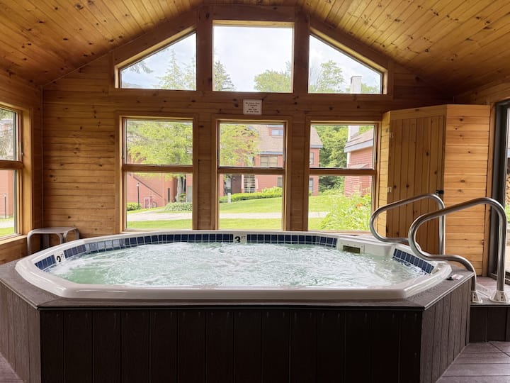 BeaverBox AC, Pool, Hot Tub, Sauna, Near Resort - Apartments for