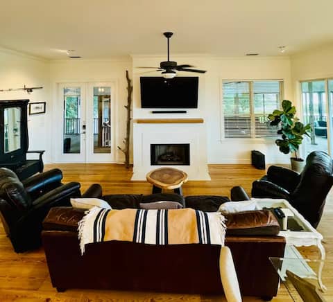 Top performing Airbnb: Quiet Waterfront Home | Dock | Wi-Fi | Downtown in Mobile