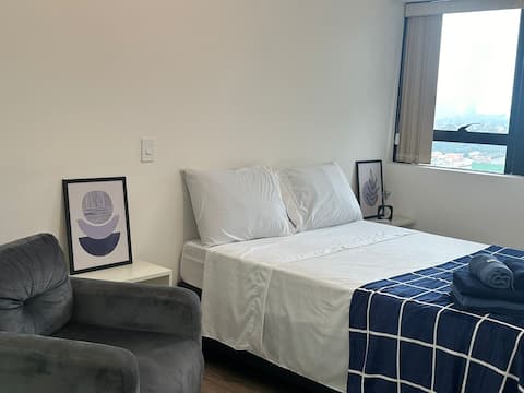Cozy apto with views of Castello.