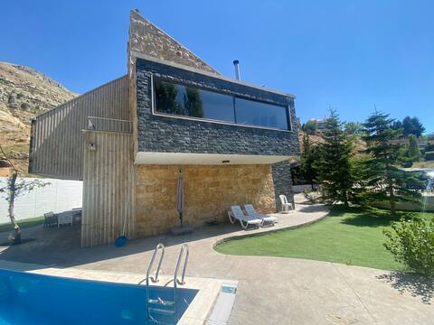 Roya 3 - 5 Bedroom Getaway