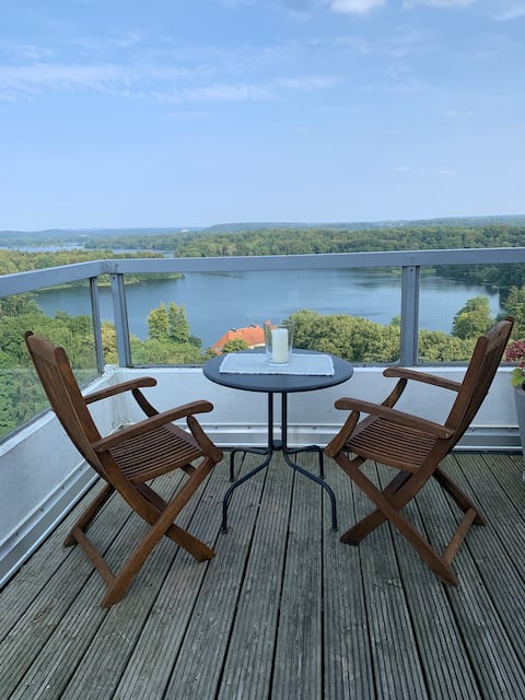 Penthouse apartment with unique lake view