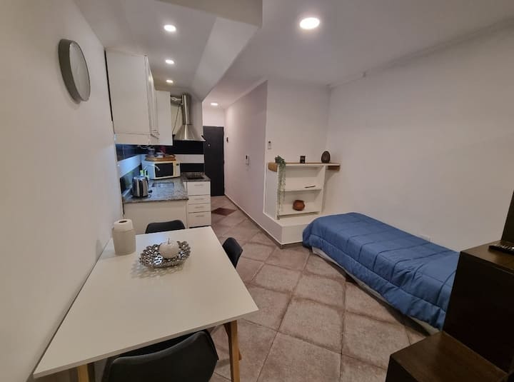 Kitnet com varanda para a rua em Ramos Mejía