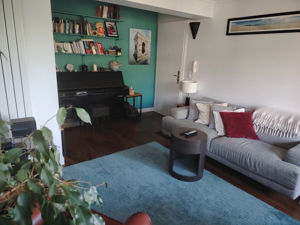 Popular Airbnb listing: Beautiful 3-room apartment in South Paris in Issy Les Moulineaux