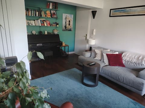 Popular Airbnb listing: Beautiful 3-room apartment in South Paris in Issy Les Moulineaux