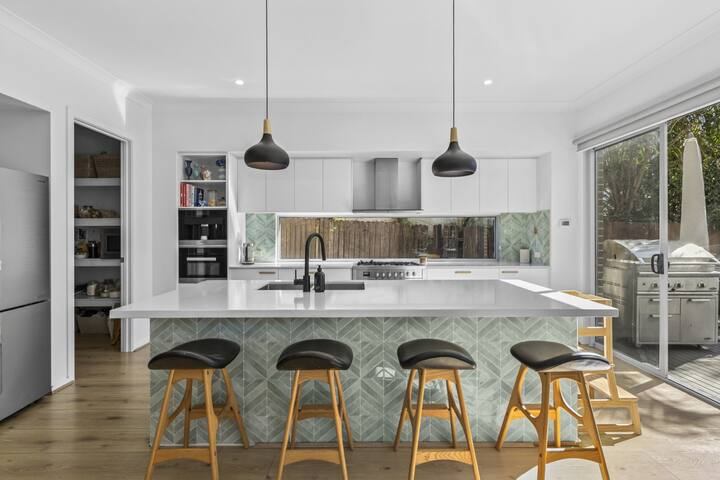 5BR Poolside Getaway Near Beach gallery image 2