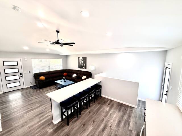 The Headquarters by: BLUE 5 bedrooms_Hot tub_park! gallery image 4