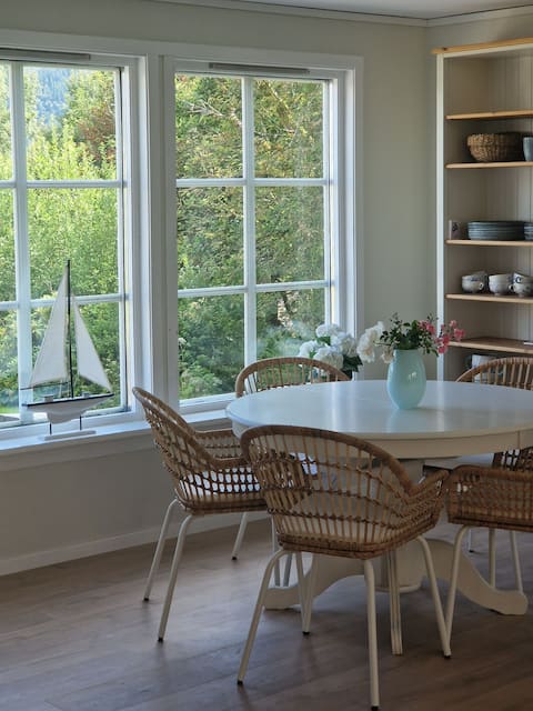 Top Airbnb: Bergen,seaside, sup boards,barbecue,airport in Fana