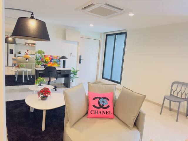 New 168sqm 3Br FL4 Ekamai Luxury Home near 711,BTS gallery image 3