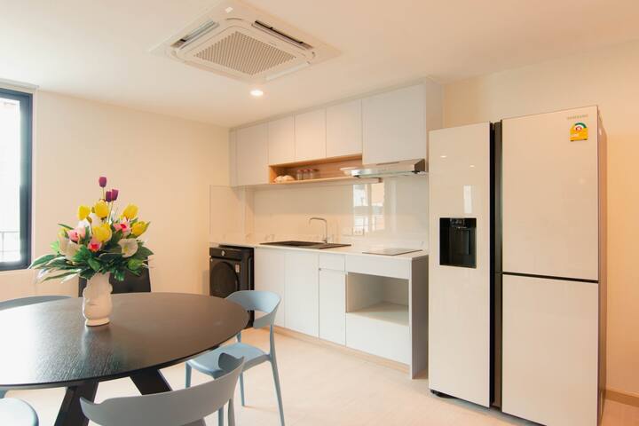 New 168sqm 3Br FL4 Ekamai Luxury Home near 711,BTS gallery image 5