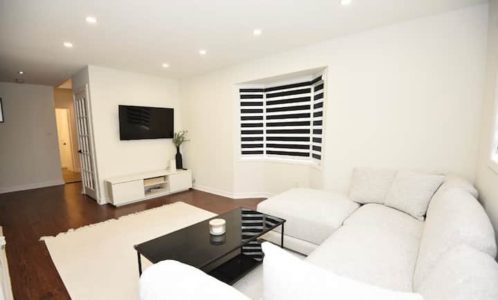 Cozy Ajax Home - Ajax
