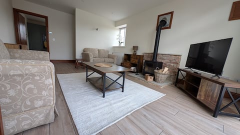 Orchard Cottage at Howlett Hall with hot tub