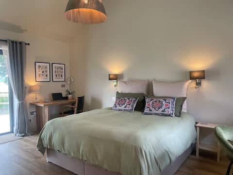 Popular Airbnb listing: Rural retreat, 1 bed, sleeps 2 near Bleasby in Newark And Sherwood