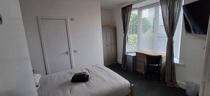 173 5dbl Ensuite Room Kirkcaldy. Fab For Edinburgh - Kirkcaldy