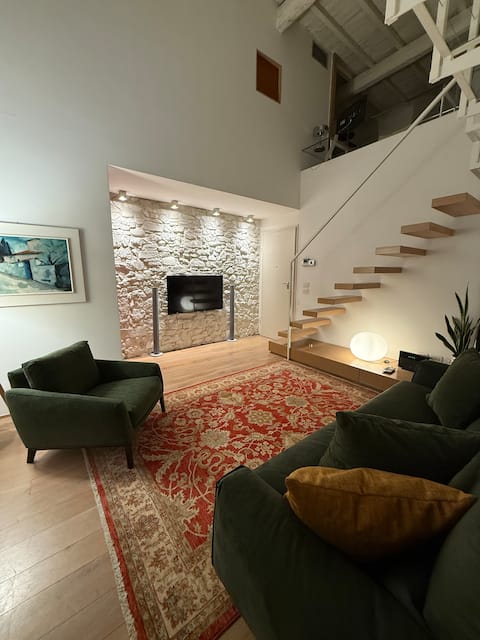 Top performing Airbnb: Design Loft Central Florence • Parking Available in Florence