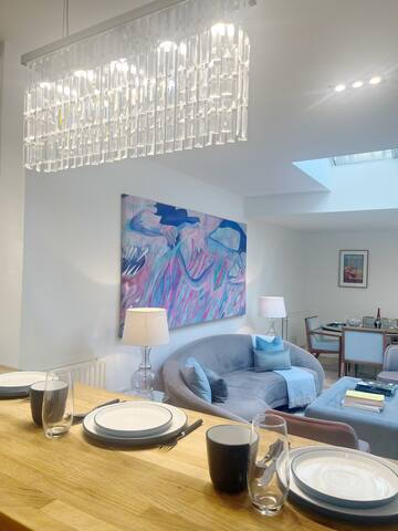 Central Loft, 2 bed/2bath. Close to everything! gallery image 5