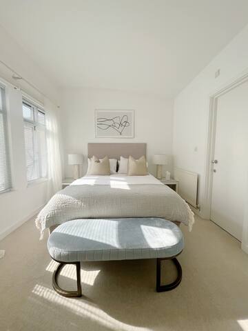 Central Loft, 2 bed/2bath. Close to everything! gallery image 2