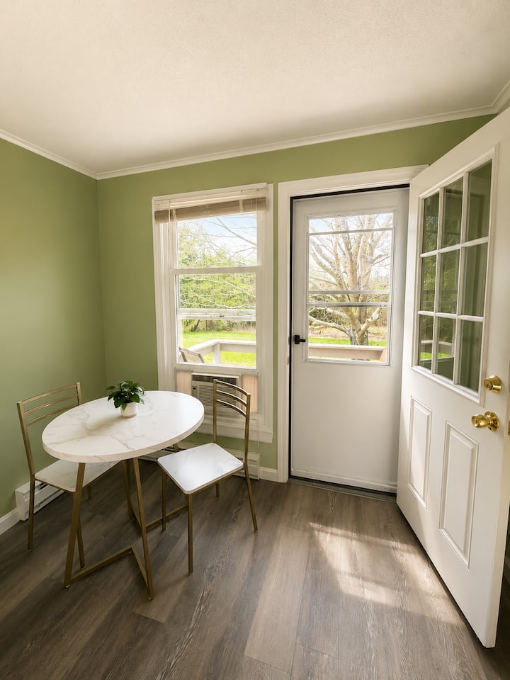 Newly Renovated , Motel Garden Room - Boothbay, ME