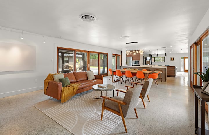 Private 5BR Estate with Detached Guest Suite