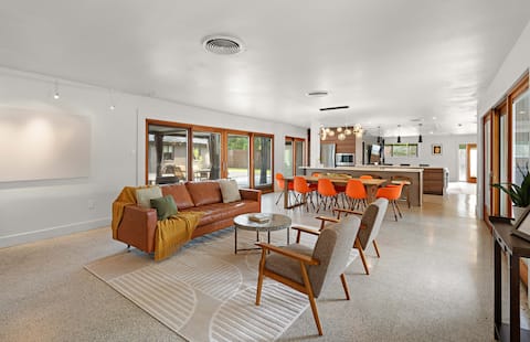 5BR Luxe Home w/ Bball Court