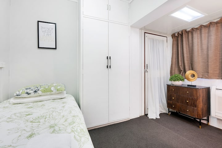  Bedroom 7 with single bed and aircon.