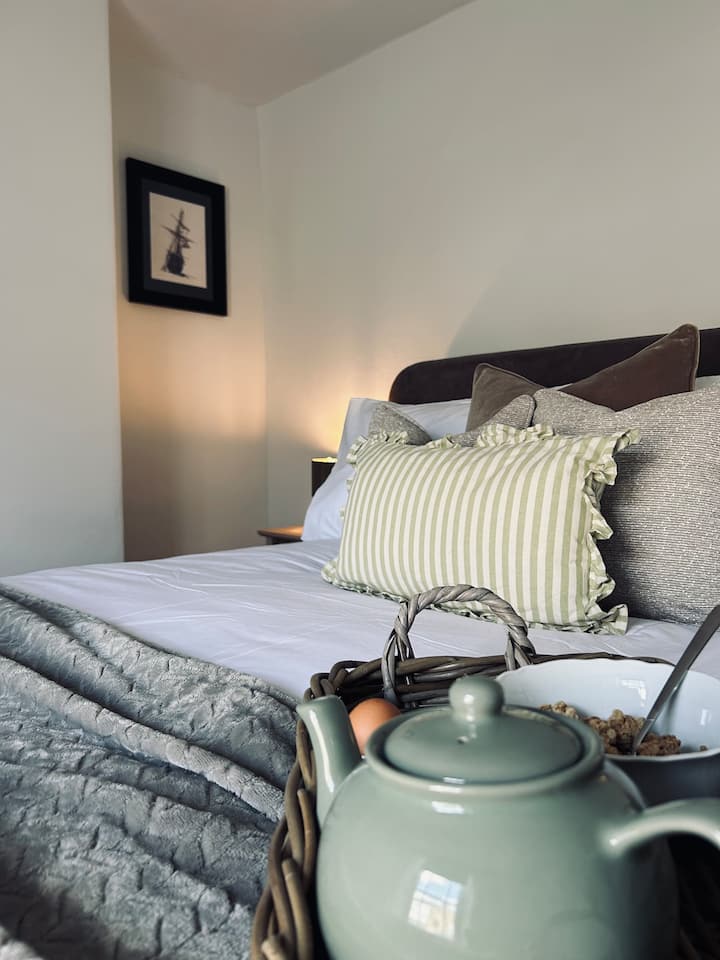 Breakfast in bed? Why not, your on holiday. 
