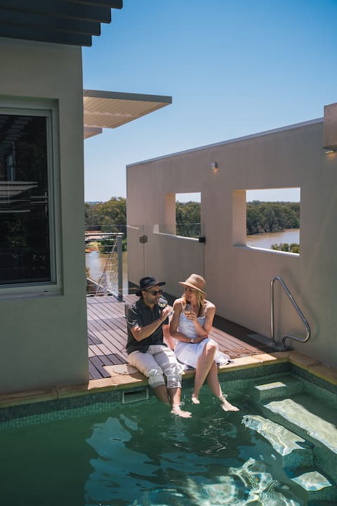 The Frames  Luxury Accommodation- Pastiche Retreat
