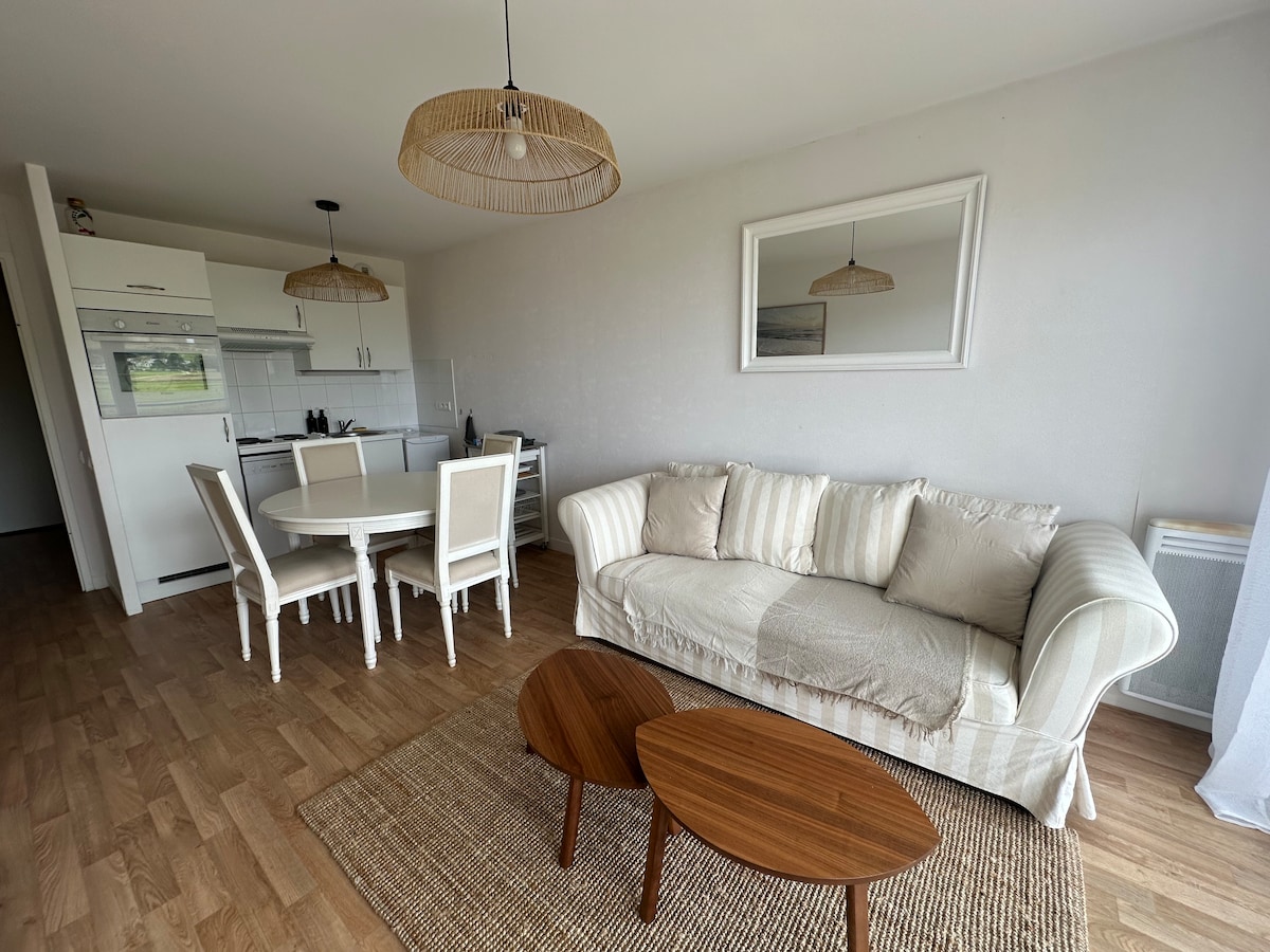 Beliebte Airbnb-Anzeige: 2-bedroom apartment with sea view, Wi-Fi, TV, parking in Criel Sur Mer