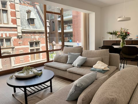 Top Airbnb: Charming Suite with Iconic View - Heart of Hasselt in Hasselt