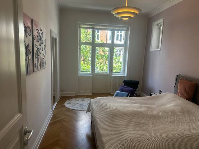 Elegant og rummelig oase i hjerte af København gallery image 5