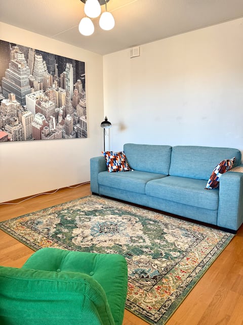 Popular Airbnb listing: Sauna, parking, train 3-min walk. 47m2 kaksio. in Vantaa