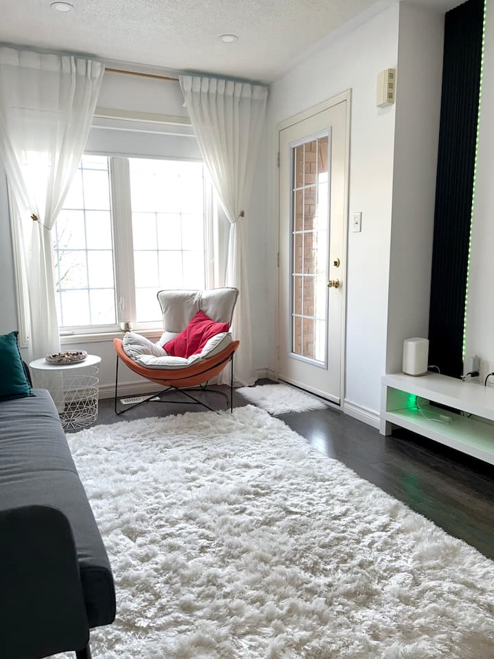 4 Bed Townhouse - Ajax